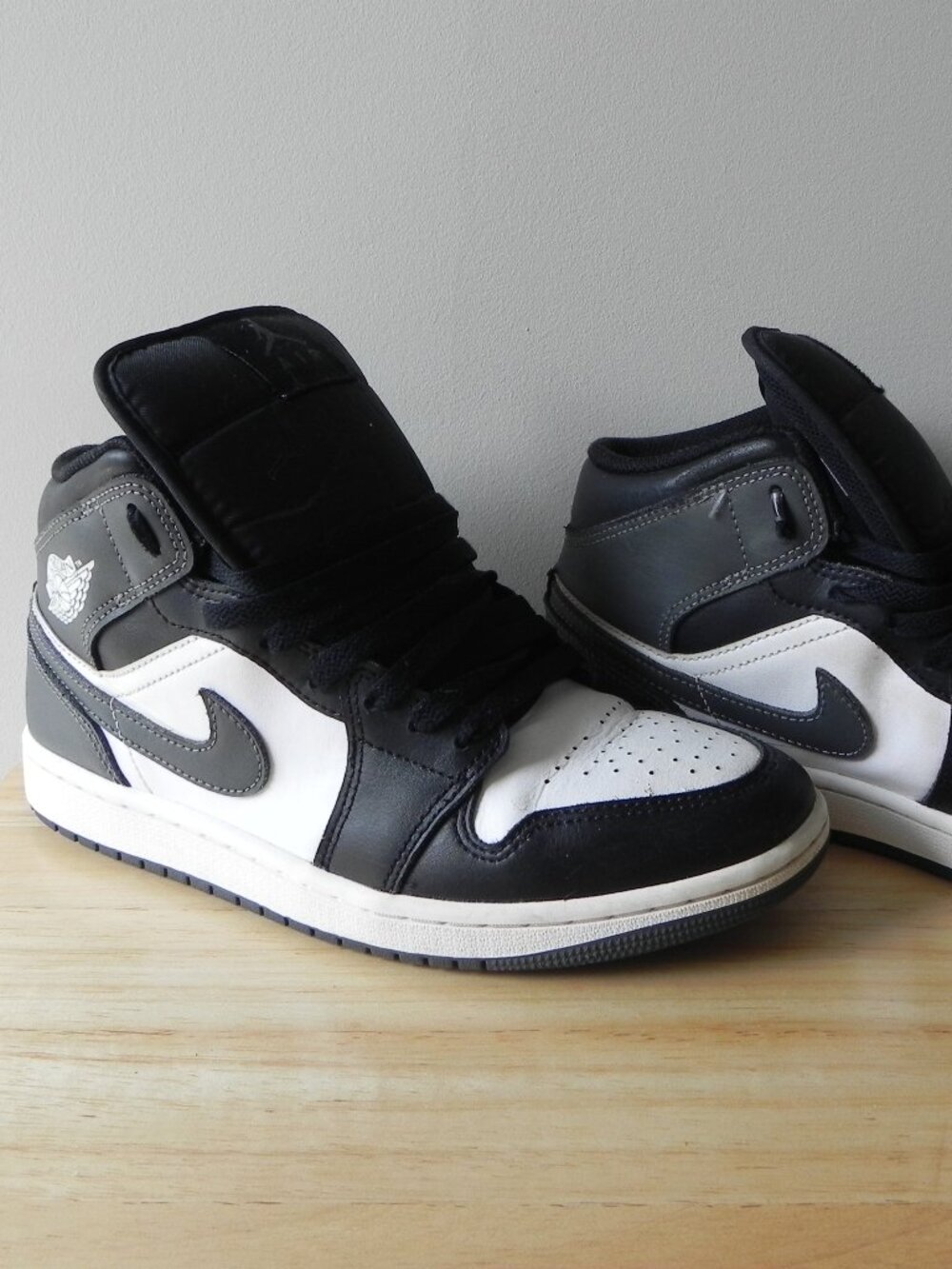 Nike Air Jordan 1 Mid Iron Gray